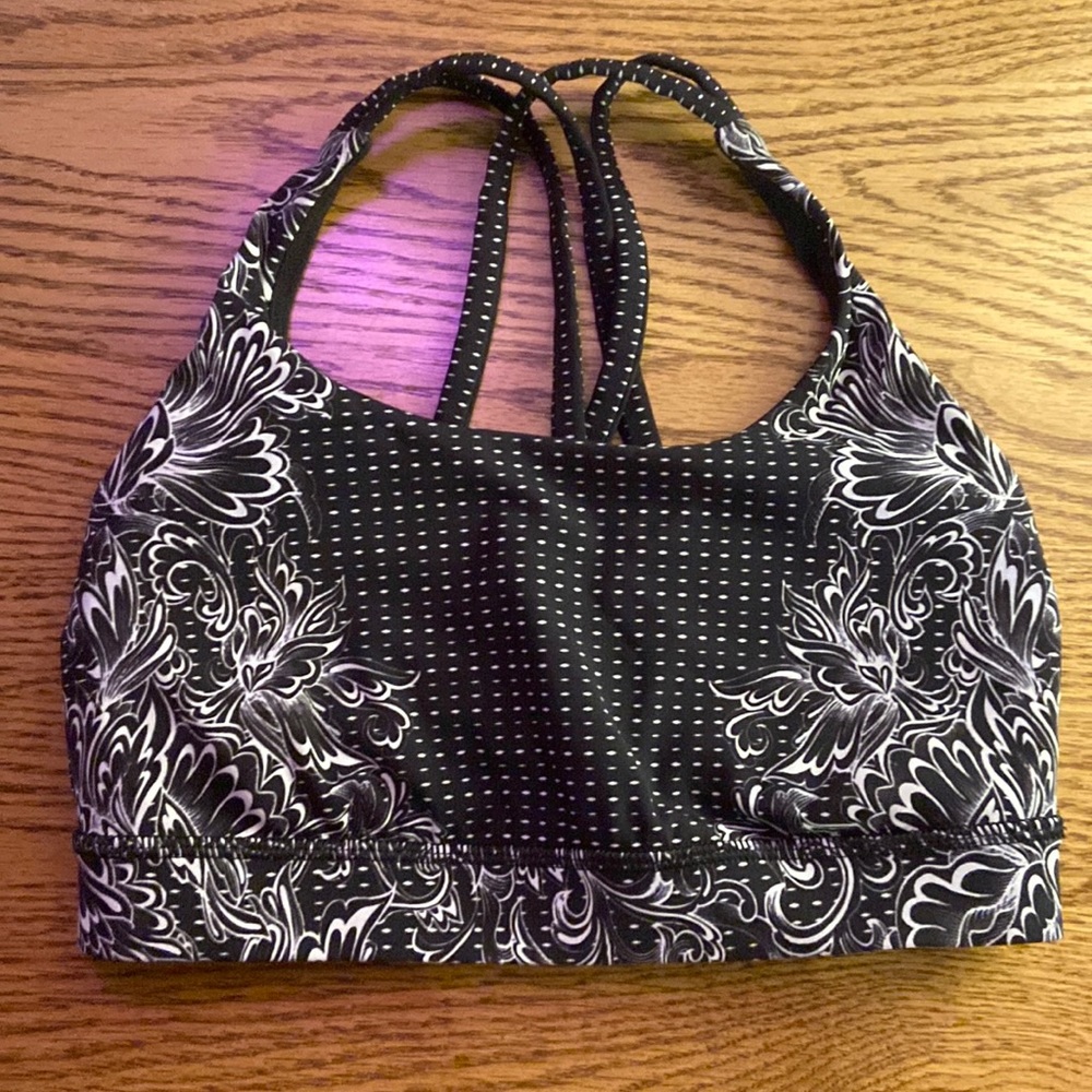 lulu sports bra (rare)